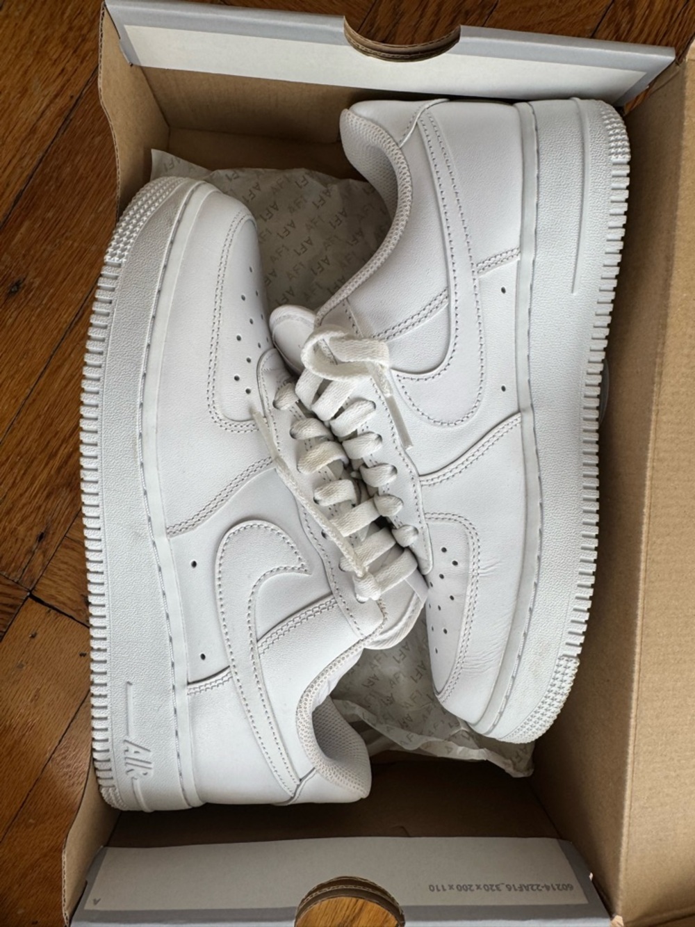 Worn Once! Woman 8.5 Nike AIR Force 1-  WORN ONCE - Picture 10 of 11